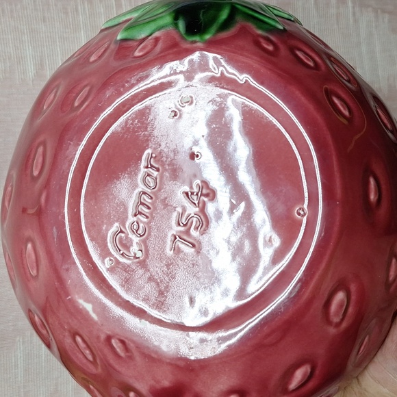 Vintage strawberry 🍓 serving pitcher by cemar. - Picture 7 of 7